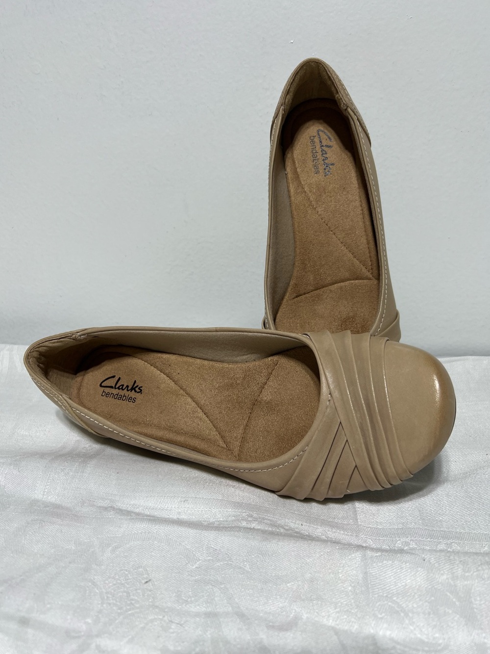 Clarks -BendableWomen's Beige Pleated Design UGC Size 9.5M